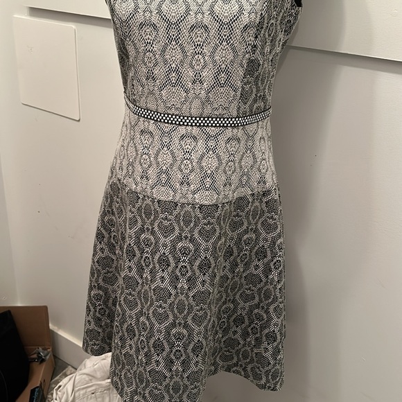 Beautiful Badgley Mischka dress size 6 in perfect condition flowy dress - Picture 4 of 6